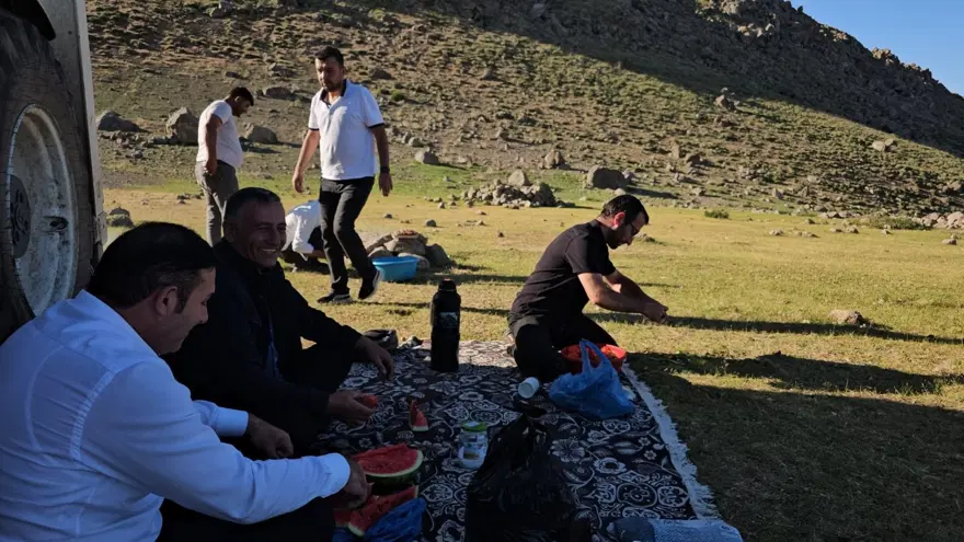 Türkiye'nin en yüksek üçüncü zirvesi: Piknikçilerin yeni gözdesi oldu 4 Türkiye'nin en yüksek üçüncü zirvesi: Piknikçilerin yeni gözdesi oldu 4