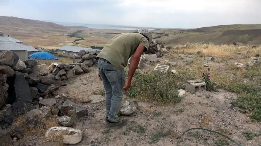 'HANGİ TAŞI KALDIRSAK ALTINDAN AKREP ÇIKIYOR' 2