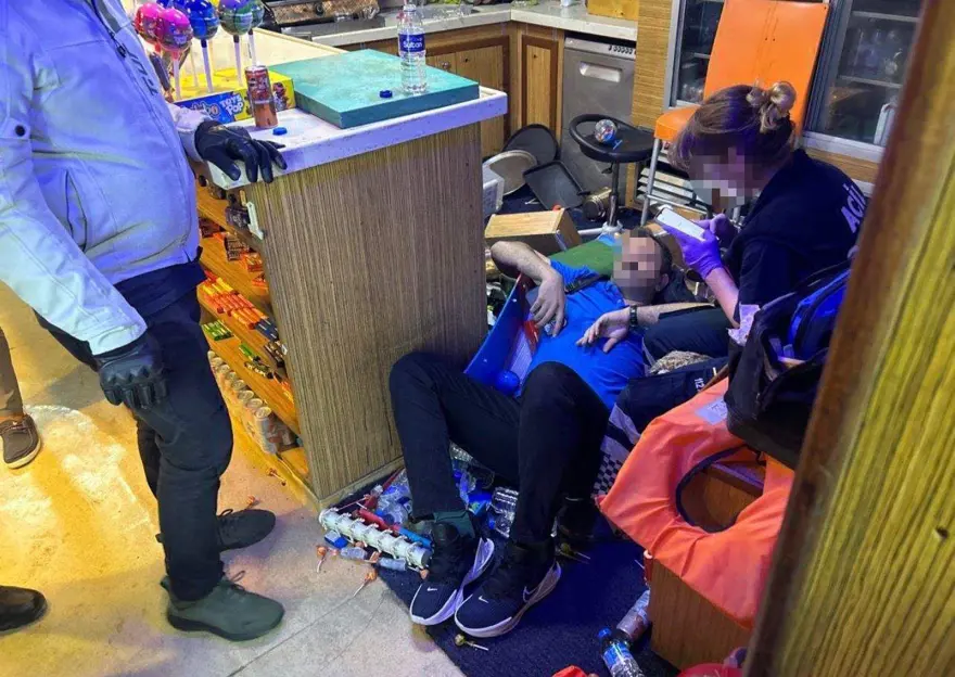 Yolcu motoru, Boğaz'da kuru yük gemisi ile çarpıştı: 12 yaralı 2