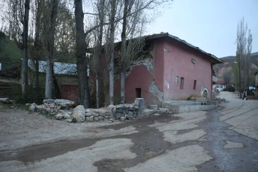 Tokat’takidepremler ortaya çıkardı: Sıvanın altından tarihi eser çıktı 4