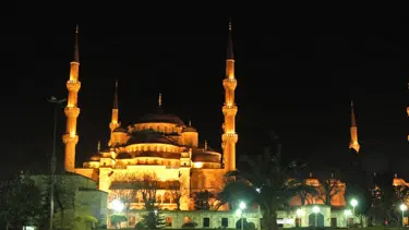 Sultanahmet Camisi'ne turistik düzenleme