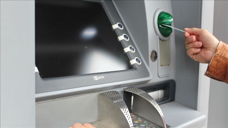 Kartının ATM'de kalmasına kızıp güvenlik görevlisini bıçakladı