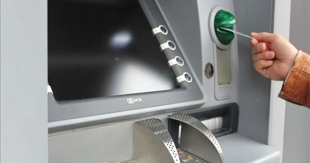 Kartının ATM'de kalmasına kızıp güvenlik görevlisini bıçakladı