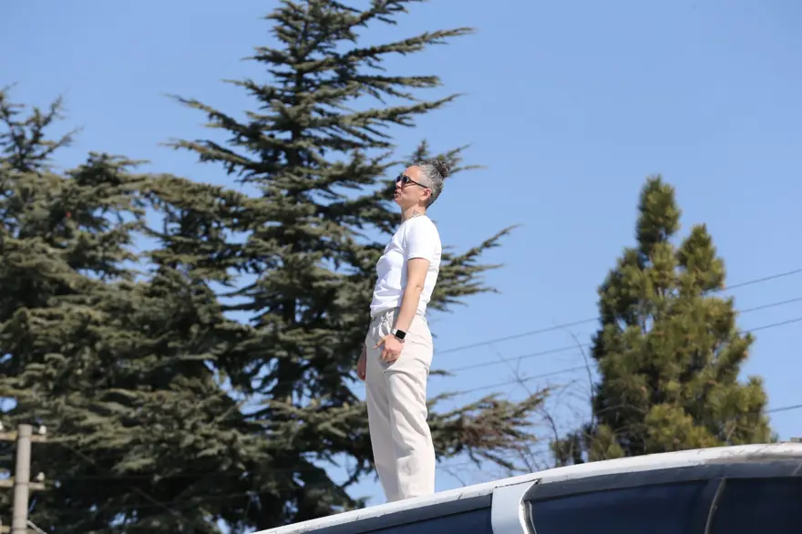 Yeşil sahada görülmemiş olay: Cezalı antrenör, takımını otobüsün üzerinden yönetti 4