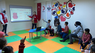 Türk Kızılay çocuklara "afetlere hazırlık eğitimleri" veriyor