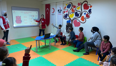 Türk Kızılay çocuklara "afetlere hazırlık eğitimleri" veriyor