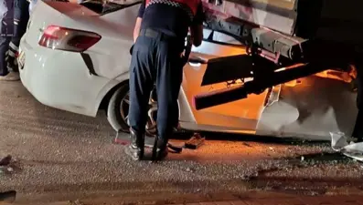 Park halindeki TIR'a çarptı: Yiğit ve Ayşegül'ün acı sonu