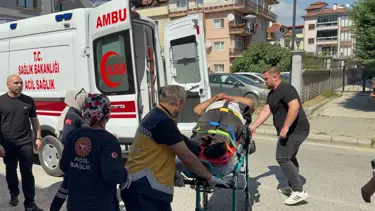 Hafif ticari araç ile motosiklet çarpıştu: 1 yaralı