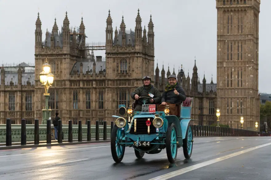 Londra‘da antika otomobiller yarıştı 2