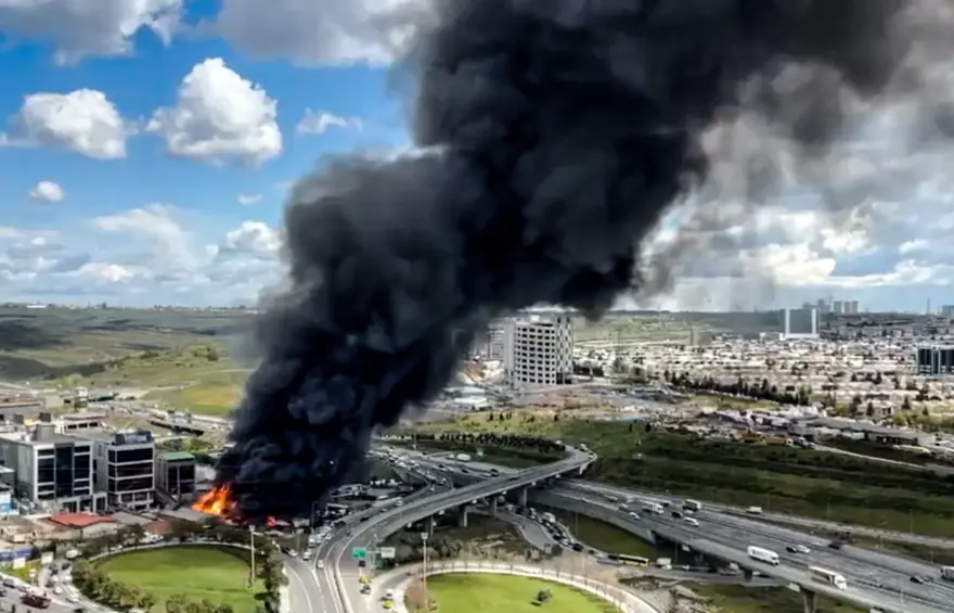 İkitelli'de kimya deposunda büyük yangın İkitelli'de kimya deposunda büyük yangın