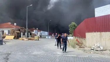 Gökyüzü dumanla kaplandı: Eskişehir'de 3 fabrikada yangın