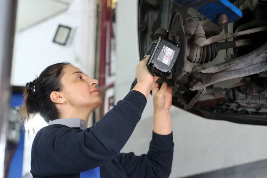 13 yıl yat kaptanlığı yaptı şimdi oto tamircisi! 2 çocuk annesi Döndü: Hem anne hem ustayım 5