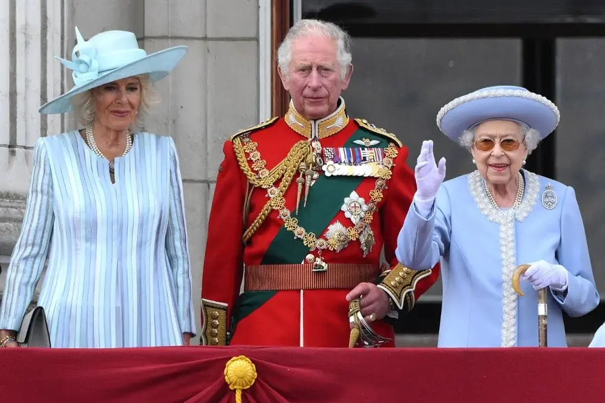 Kraliçe'den sonra Kate Middleton ve Prens William'ın unvanları değişti 3