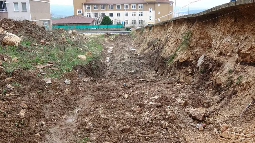 Bahçelerinden 2 bin yıllık tarihi eser çıkan site sakinleri: Çok mutlu olduk 10