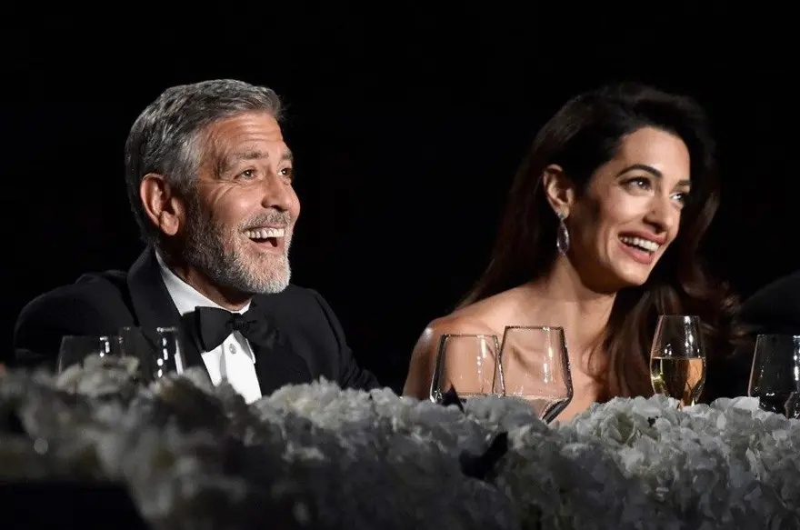 George Clooney ve Amal Clooney çiftinden tiyatroya bağış 4
