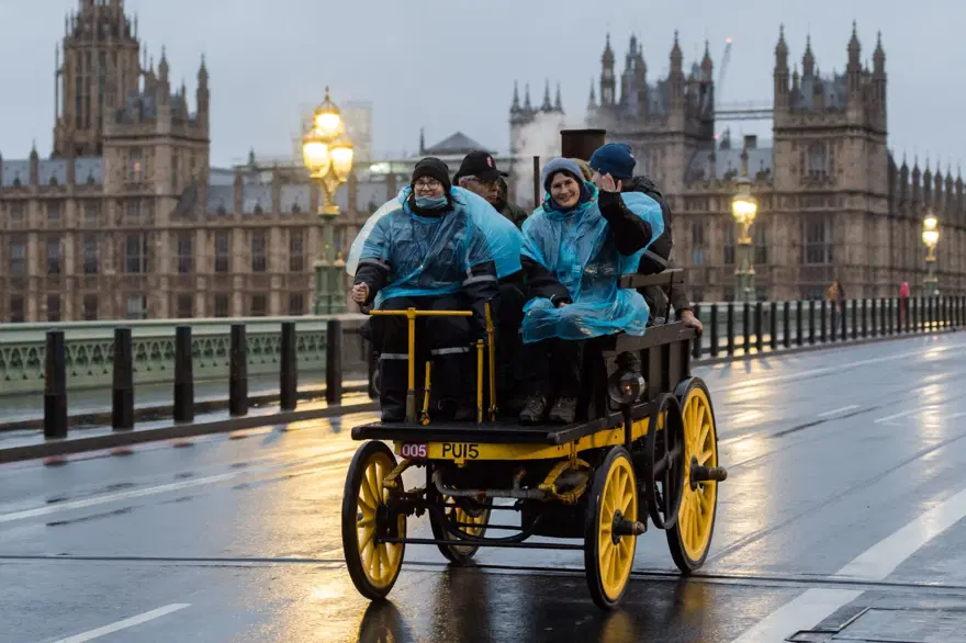Londra‘da antika otomobiller yarıştı 12