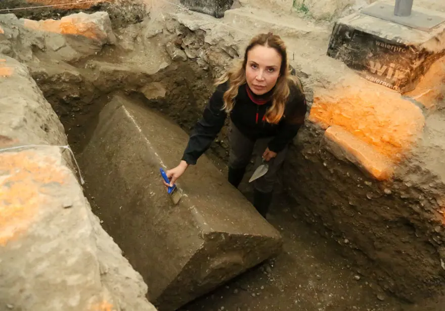 Antalya'daki tarihi kilisede lahit bulundu... Noel Baba'nın mezarı olabilir 3