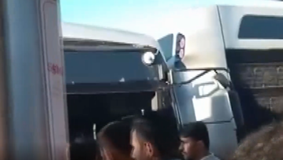 Kadıköy'de metrobüsler çarpıştı