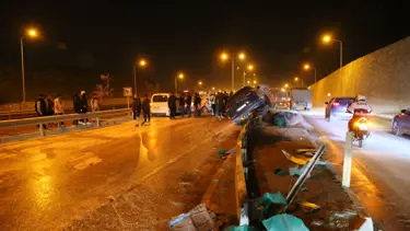 Hatay'da zincirleme traifk kazası: Üç araç birbirine girdi
