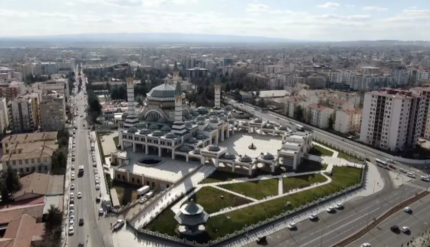 Selahaddin Eyyubi Camisi ibadete açıldı 4 Selahaddin Eyyubi Camisi ibadete açıldı 4