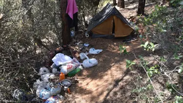 Firari hükümlü dağdaki çadırında yakalandı: Avladığı hayvanların derisinden giysi yapmış