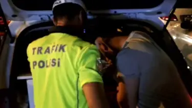Pendik'te yolu kapatıp dans edenlere para cezası