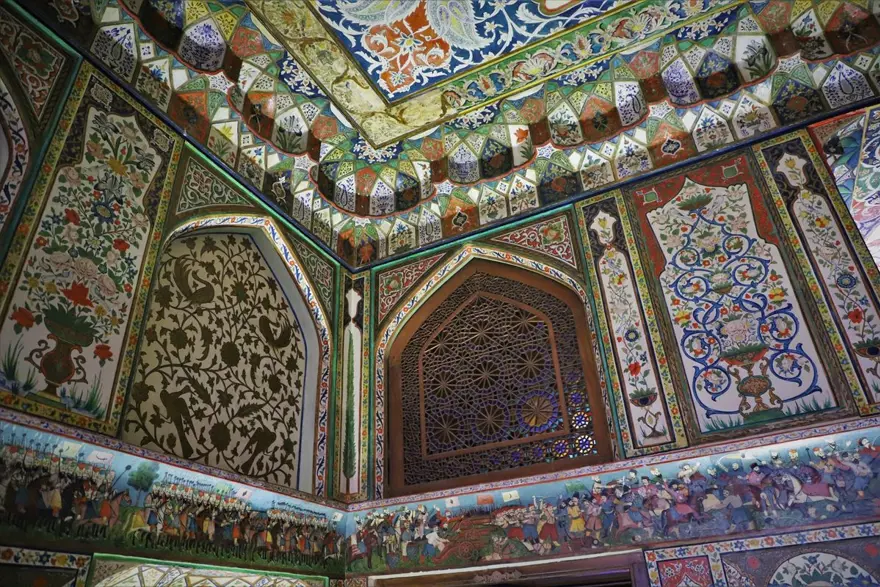 Azerbaycan'ın UNESCO Dünya Miras Listesi'ndeki Şeki Han Sarayı turist akınına uğruyor 18