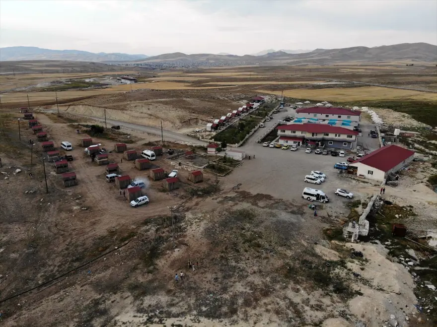 Şifa kaynağı Diyadin Kaplıcaları'nda işletmeciler yoğun ilgiden talebe yetişemiyor 17