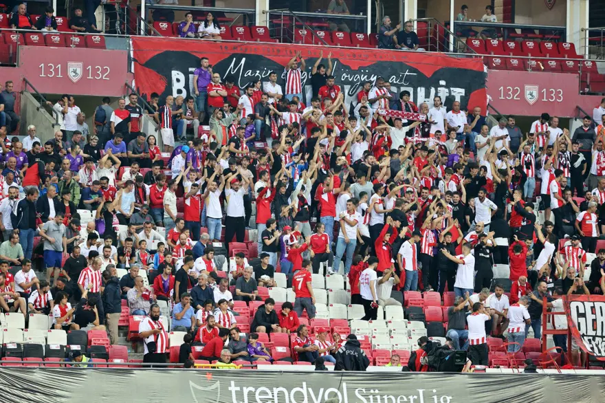 Samsunspor - İstanbulspor maçı yağış nedeniyle ertelendi 4 Samsunspor - İstanbulspor maçı yağış nedeniyle ertelendi 4