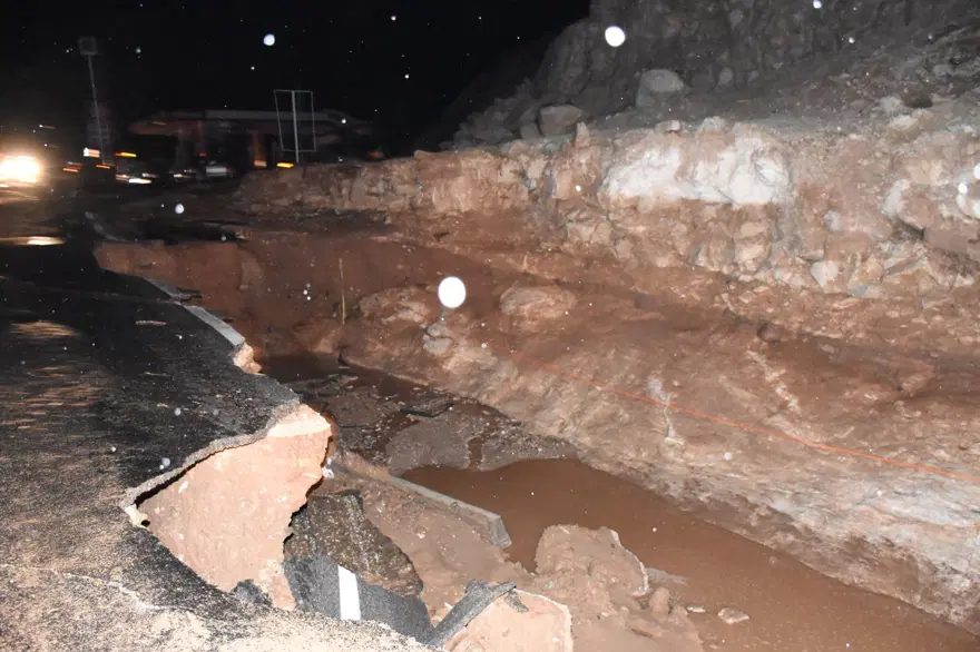 Kuvvetli sağanak birçok ilde hayatı felç etti: Sele kapılan 3 kişi hayatını kaybetti, 1 bebek kayıp 2