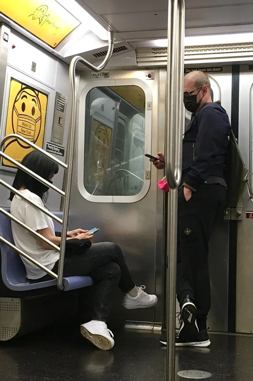 Oyuncu Merve Boluğur otobüste (Toplu taşıma kullanan ünlüler) 10