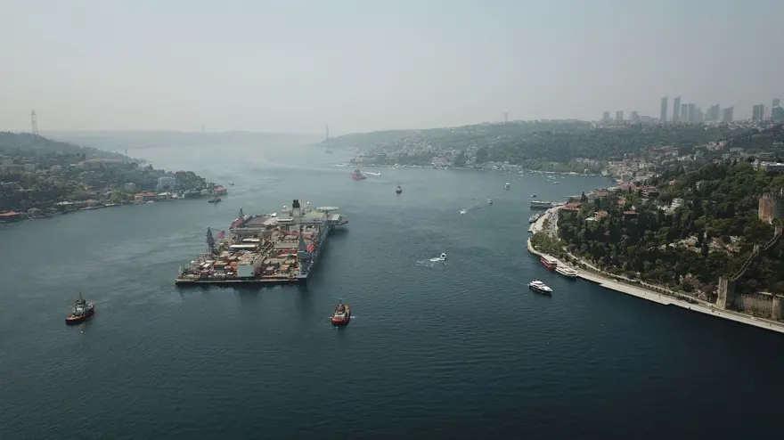 Pioneering Spirit, İstanbul Boğazı'ndan geçti 11