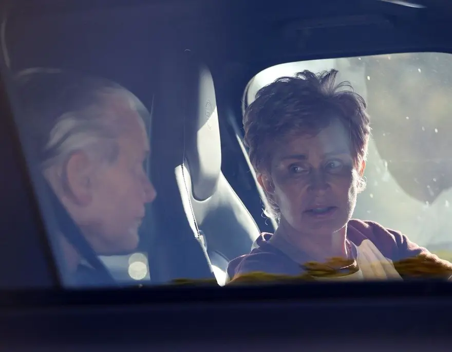 Parkinson'a yakalanan Ozzy Osbourne bu kez bastonla 3