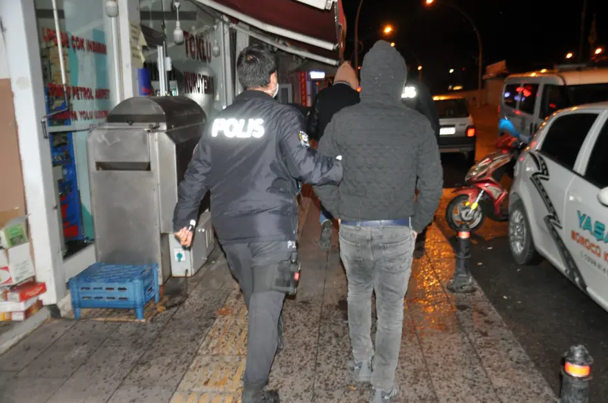 Polisin kapattığı kahvehaneyi 2 saat sonra yeniden açtılar 1