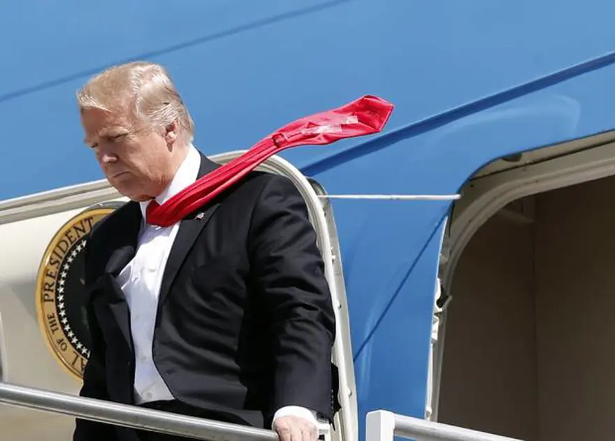 Trump'ın kravatı eleştiri konusu oldu 5