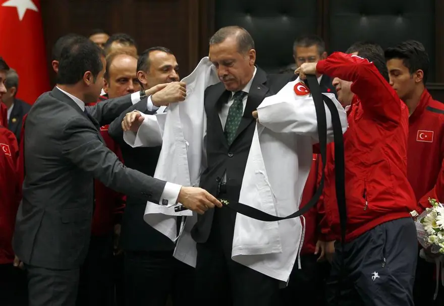 Erdoğan'a siyah kuşak Erdoğan'a siyah kuşak
