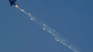 Hindistan'da uçak düştü: 2 pilot öldü