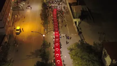 Ahlat’ta Türk bayrağı ve meşalelerle “fener alayı” yürüyüşü yapıldı
