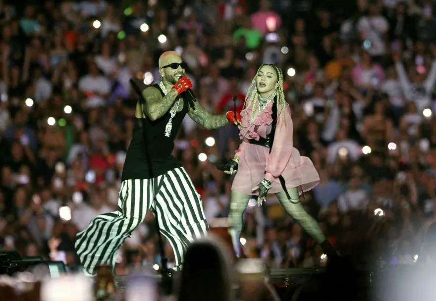 Madonna'nın klip çekimi polise şikayet edildi 2 Madonna'nın klip çekimi polise şikayet edildi 2