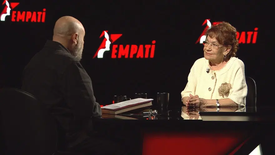 "GENÇLERİ GÖRDÜĞÜM ZAMAN UMUTSUZLUĞA KAPILIYORUM" 4