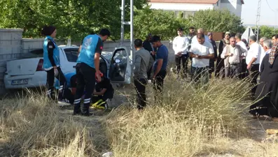 Bahçe duvarına çarptı: Anne ve 3 çocuk hastaneye kaldırıldı