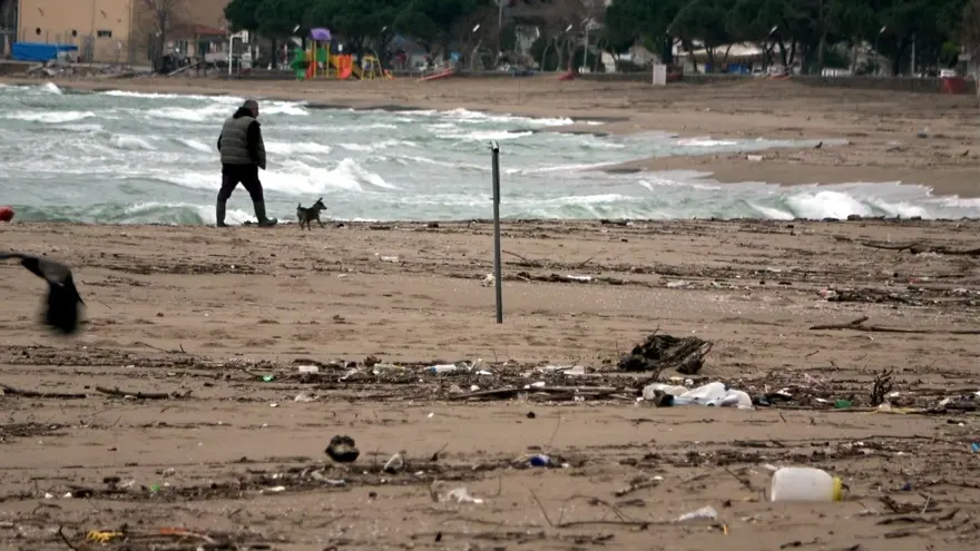 Yağış sonrası Karadeniz sahillerinde çöp yığını 