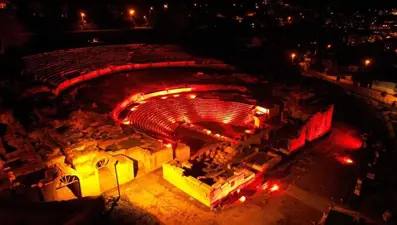 Prusias ad Hypium Antik Kenti lösemiye dikkati çekmek için turuncu ışıkla aydınlatıldı