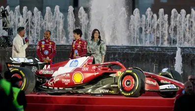 Formula 1 yeni sezon için geri sayım: Lewis Hamilton ve Charles Leclerc'tan 35 bin kişi önünde gösteri