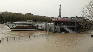 Paris Olimpiyatları öncesi Seine Nehri'nde kirlilik uyarısı