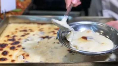 Bu tatlı saat 14.00'den sonra tükeniyor: Bursa'nın ünlü helvası nasıl yapılır?