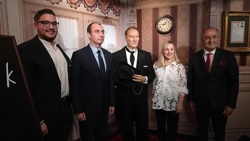 Atatürk'ün balmumu heykeli Berlin'de ziyarete açıldı 