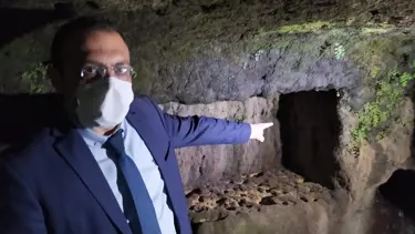 Tarsus'ta sular çekildi, kaya mezarları ortaya çıktı