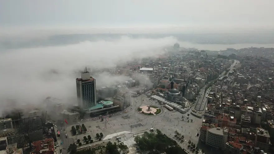 İstanbul Boğazı'na çöken sis doyumsuz görüntüler oluşturdu 5