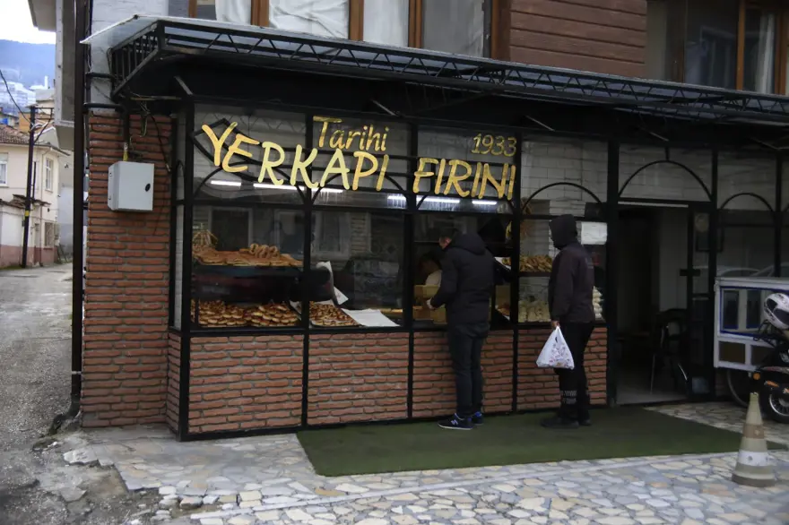 92 yıllık Ramazan geleneği: İftariyelik tabanca, kılıç, testi ve telefon 3
